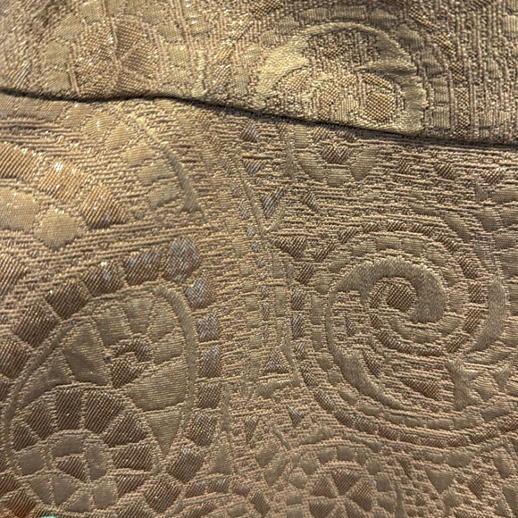 Banana Republic NWOT Pencil lined Skirt, texture with Metallic fabric. - Picture 3 of 8